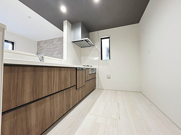 【【建物プラン例：Kitchen】】断熱・省エネ性能に優れたZEH水準仕様、耐震等級3を取得前提とした高仕様の住まいを建築できます！
プラン・カラーセレクトのご相談可能！