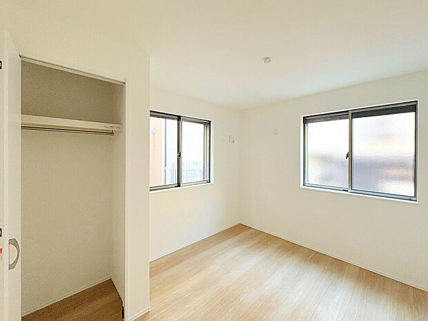 【【Room:5帖】】全居室2面採光で陽光を取り入れやすい!
