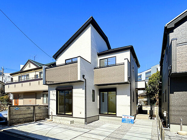 【【外観：1号棟】】広々としたLDK16帖×3～4部屋プラン！
2台分確保されたゆとりあるカースペース。
ライフスタイルに合わせた住まいを選べます！