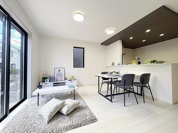 【【施工例：LDK】】「八王子」駅周辺まで車で約20分、「高尾」駅へ約15分のアクセス。八王子西ICまで8分で行くことも可能！