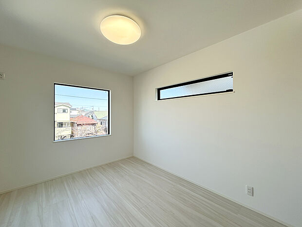 【【施工例:Room】】勾配天井で開放的な小屋裏収納付き3LDKプラン!
落ち着いた住宅地としてファミリー層や定住志向の方に好まれる暮らしやすい住環境。
