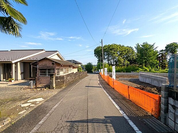 【【前面道路】】自然や広い公園が点在しており、外遊びがしやすい、のびのび育てられる環境。
「みずほエコパーク」や「狭山池公園」があり、自然を身近に感じられる街並み。