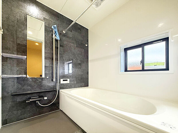 【【建物プラン例:Bath Room】】足を伸ばしてゆったりと浸かれるのはもちろん、洗い場も広さがあるので立ったりしゃがんだりする動作もスムーズに行えます。