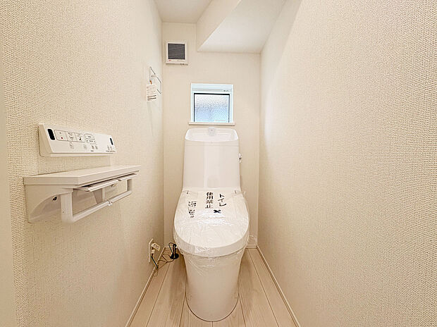 【【Toilet】】ウォシュレット機能付きトイレ。清潔感を保つことができます。