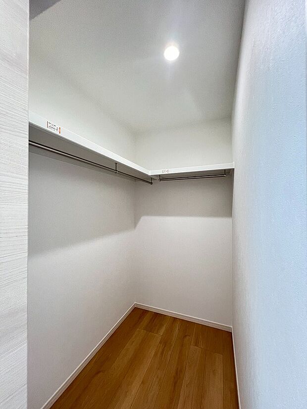 【ウォークインクローゼット】大容量のウォークインクローゼット付き