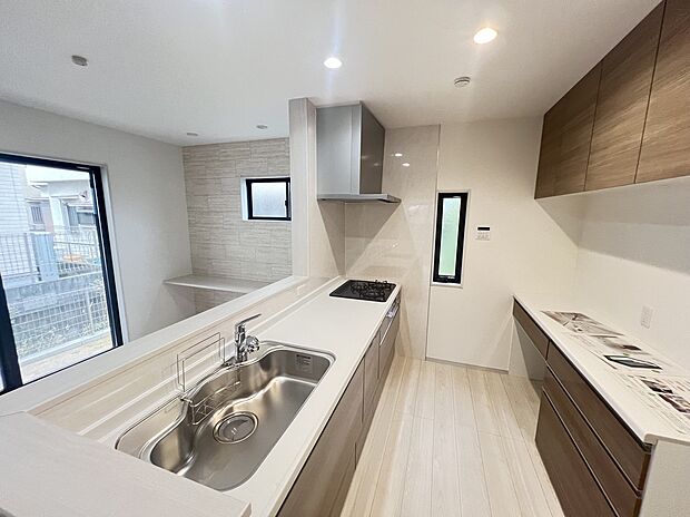 【キッチン】対面キッチンで収納たくさんあります