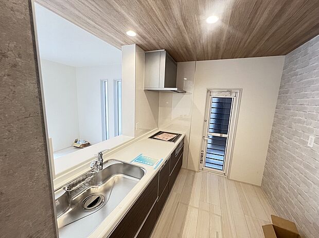 【キッチン】会話が弾む対面式システムキッチン