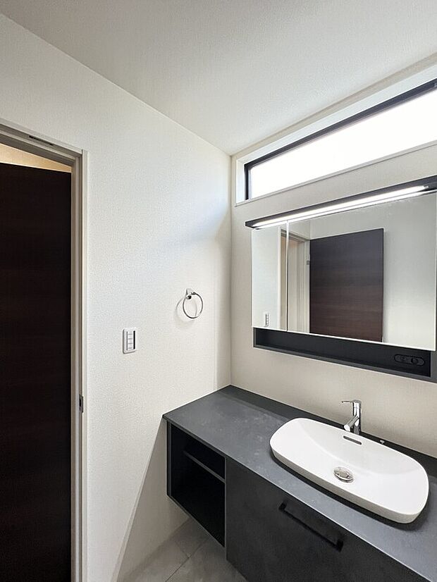 【2号棟洗面化粧台】おしゃれで使いやすい洗面化粧台