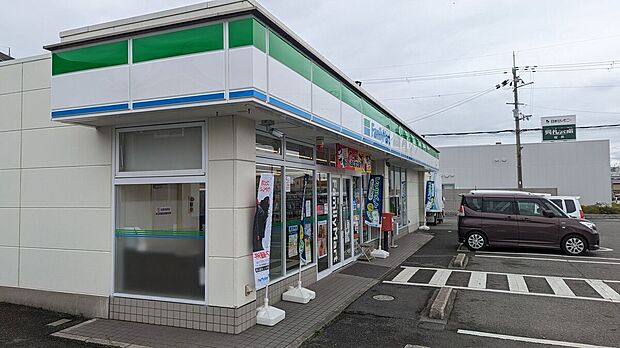 ファミリーマート山の辺の道店(約600m・徒歩8分)