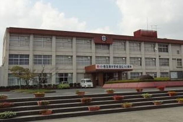 香芝市立香芝東中学校（約1,304m）