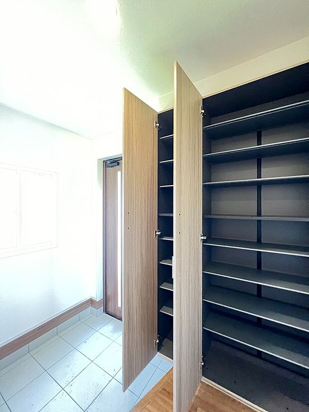 【内玄関】大容量収納できるシューズボックス