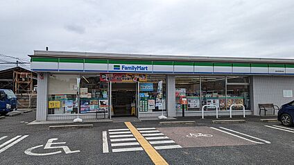 ファミリーマート安倍店 180ｍ