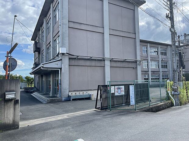 桜井市立纒向小学校(約423m)