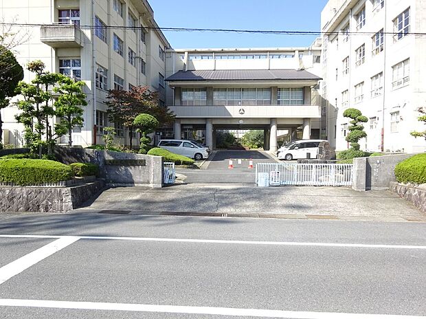 橿原市立光陽中学校(約460m)