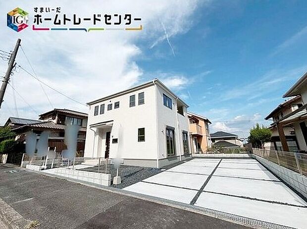 【現地外観写真】
道幅の前面道路なので明るく開放感に溢れた好立地です！お車の出し入れもラクラク♪現地をご覧いただきながら、住まいの夢をお聞かせください♪