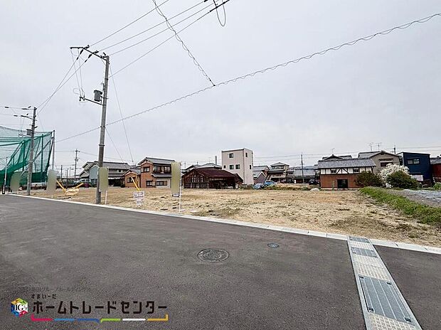 【現地外観写真】3・4・5・6号棟
一戸建ての大きなメリットは、「自分の土地」を自由に使えること♪好きなペットとの暮らし、ガーデニングやＤＩＹ、車やバイクの手入れなど様々な趣味を楽しめます♪