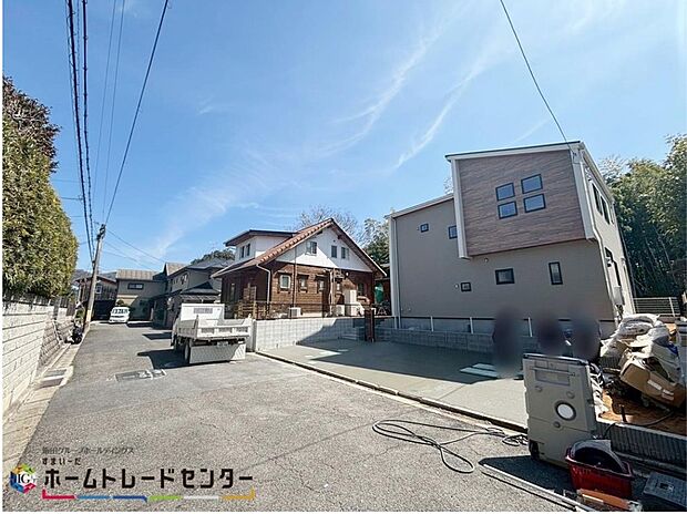 【前面道路含む現地写真】
休日にご家族揃ってご見学はいかがでしょうか♪実際の現地を見てみると図面などではわからない、新たな発見もありますので、まずはお気軽にお問い合わせください！