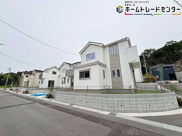 【現地外観写真】※O号棟この街で・この家で暮らしたいと思わせる理由を是非現地でお確かめ下さい♪空が広く大きく感じる安らぎ溢れる住環境です♪毎日、早く帰りたくなるお住まいになりそうです♪