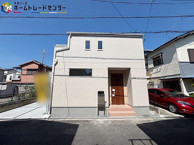 【現地外観写真】
一戸建ての大きなメリットは、「自分の土地」を自由に使えること。好きなペットが飼えるほか、ガーデニングやＤＩＹ、車やバイクの手入れなど様々な趣味を楽しめます♪