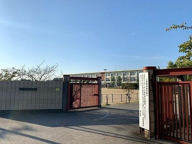 田原本町立田原本小学校(約2,200m)