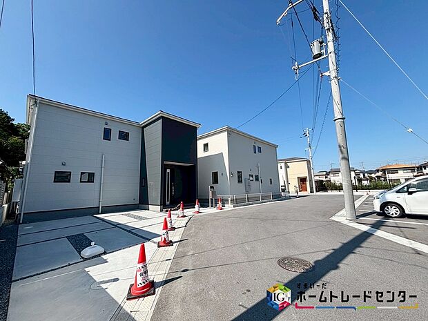 【前面道路含む現地写真】休日にご家族揃ってご見学はいかがでしょうか。実際の現地を見てみると図面などではわからない、新たな発見もありますのでまずはお気軽にお問い合わせください♪