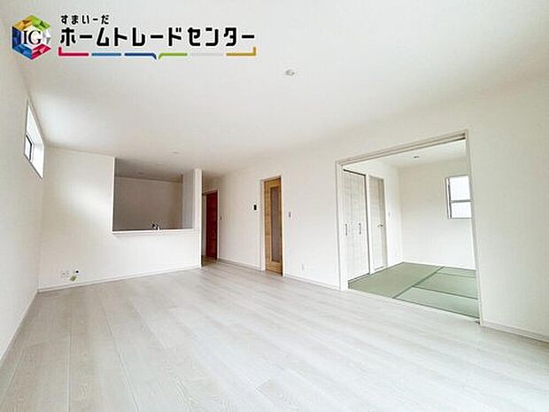 【リビング】広々としたLDKに、自分好みのインテリアでレイアウト♪季節ごとに模様替えなども、楽しみの一つとなりそうです♪