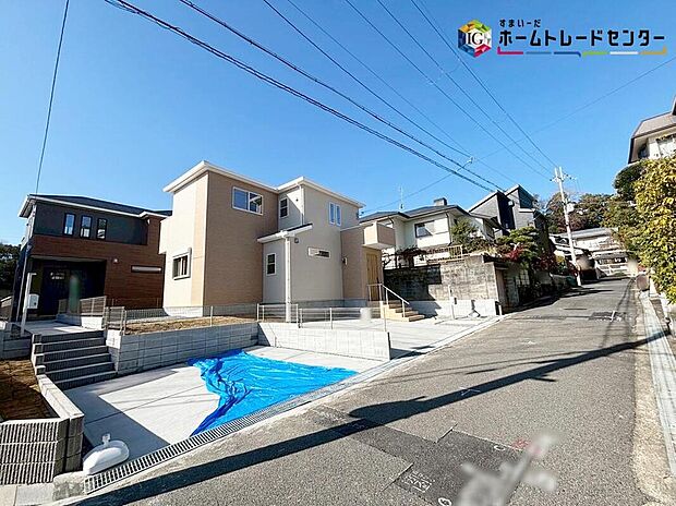 【前面道路含む現地写真】周辺は交通量の少ない生活道路なので小さなお子様がいても安心です♪これだけではない魅力が、現地できっと見つかる！お問合せをお待ちしております♪