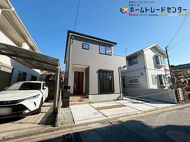 【現地外観写真】カースペースが2台分ございますので、家族分の自転車を駐輪したり、急な来客用の駐車スペースとしてもお使いいただけます♪空いたスペースには、花や緑で彩るガーデニングもオススメです♪