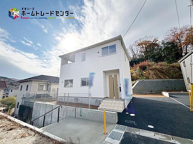 【【現地外観写真】】※2号棟　　資料ご送付・ご見学即対応！建物は完成しておりますので、室内ご内覧いただけます♪ご不明点等、スタッフがしっかりと説明させていただきますので、安心して現地をご覧ください♪