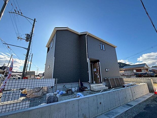 【【現地外観写真】※1号棟】資料送付・ご見学即対応♪ご不明点等、スタッフがしっかりと説明させていただきますので、安心して現地をご覧ください♪