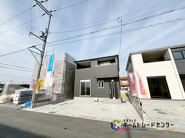 【【現地外観写真】※1号棟】カースペースは2～3台分♪分譲地内に道路を通しており、ここに新しいコミュニティーが♪