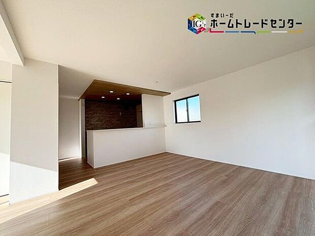 【リビング】広々としたLDKに、自分好みのインテリアでレイアウト♪季節ごとに模様替えなども、楽しみの一つとなりそうです♪