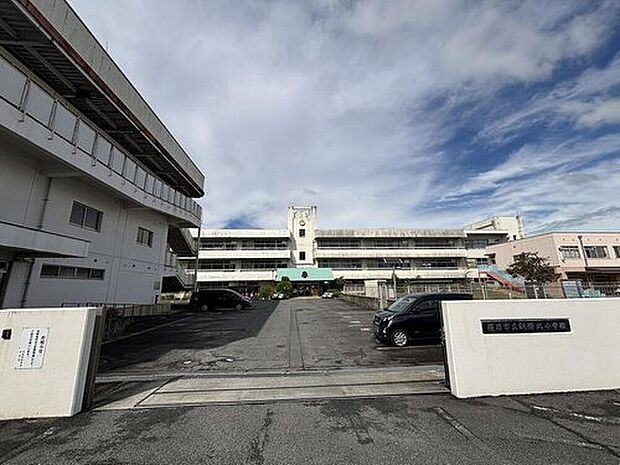 橿原市立畝傍北小学校（約600m）