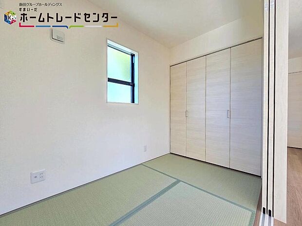 【【和室】】リビング隣の和室は、客間としては勿論、お昼寝スペースや書斎など、多目的にお使い頂けますので、大変便利です♪