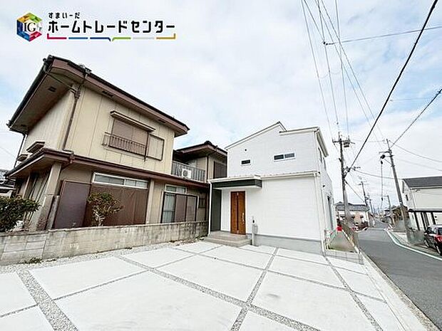 【【現地外観写真】】一戸建ての大きなメリットは、「自分の土地」を自由に使えること♪好きなペットが飼えるほか、ガーデニングやＤＩＹ、車やバイクの手入れなど様々な趣味を楽しめます♪
