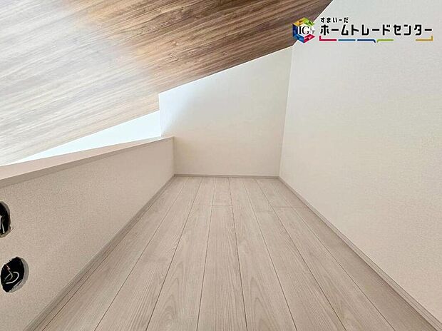 【【ロフト】】リビングにあるロフトは、お部屋としても収納スペースとしてもお使いいただけます♪もちろん、趣味のスペースとしても♪ワクワクする場所になりそうです！
