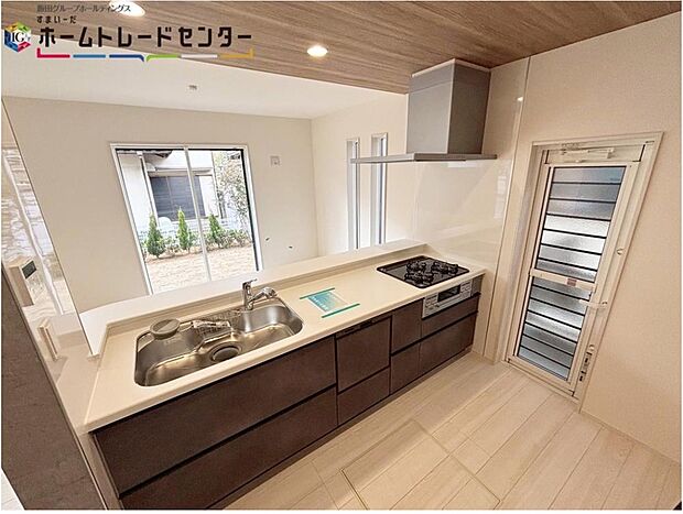 【キッチン】対面式キッチンですので、お食事の準備をしながらご家族との会話を楽しめます♪お料理をしながら「今日どんなことがあったの?」も楽しみの一つです♪