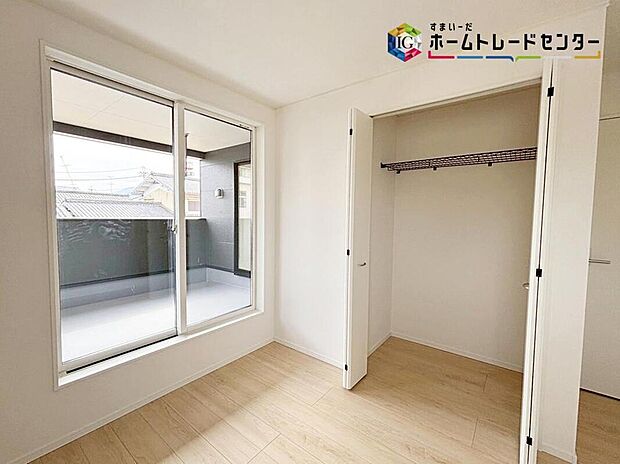 【収納】全居室に収納を完備しておりますので、居室の全空間を有効活用出来ます。自分好みのお部屋で、ゆったりお寛ぎ頂けます。