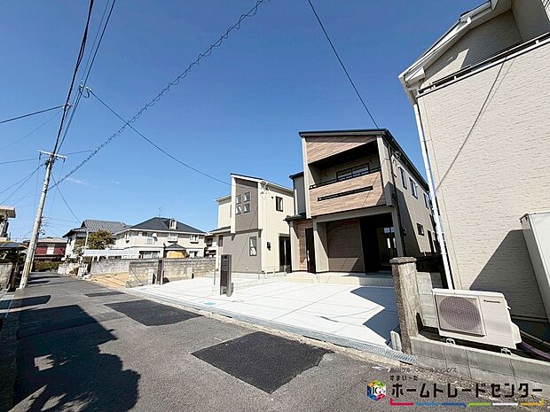 【前面道路含む現地写真】※2号棟
◆安心・安全のおすみつき！
「設計」「建設」の『住宅性能評価』において
耐震・劣化他　４分野で最高等級を全棟取得しています。