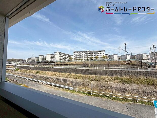 【住戸からの眺望写真】周辺は閑静な住宅地となっております。風通しも良く穏やかな時間をお過ごしいただけます。