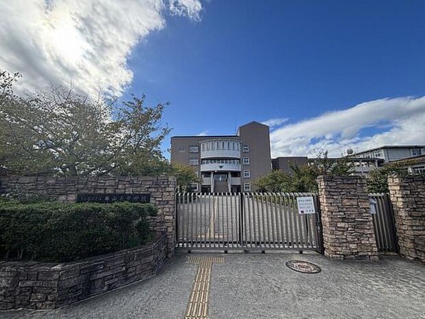 大和郡山市立郡山南中学校（約1,010m）