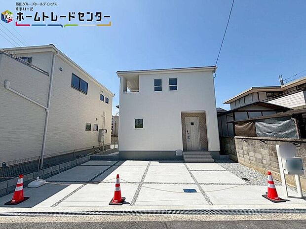 【現地外観写真】※1号棟
お車から玄関までの距離が近いのでたくさんお買い物をした日も大丈夫です♪現地をご覧いただきながら、住まいの夢をお聞かせください♪