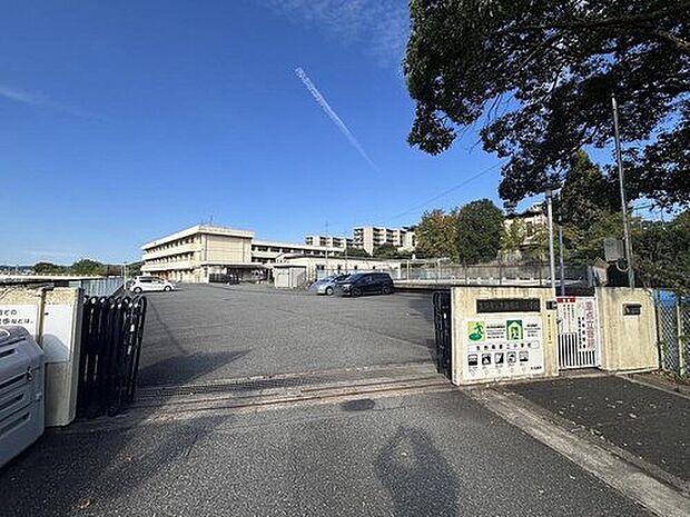 生駒市立生駒南第二小学校（約1,180m）