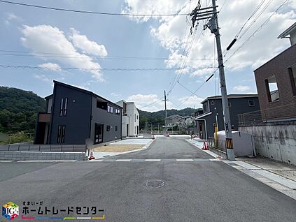 【前面道路含む現地写真】※１号棟側