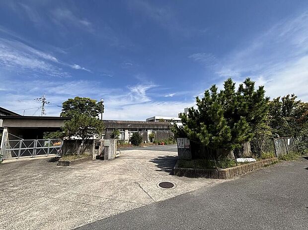大和郡山市立郡山北小学校(約350m)
