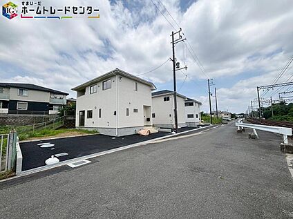 【前面道路含む現地写真】