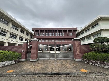 大和高田市立浮孔西小学校 450m (徒歩6分)