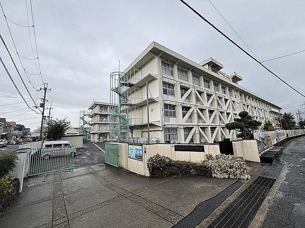 和高田市立片塩中学校（約600m）