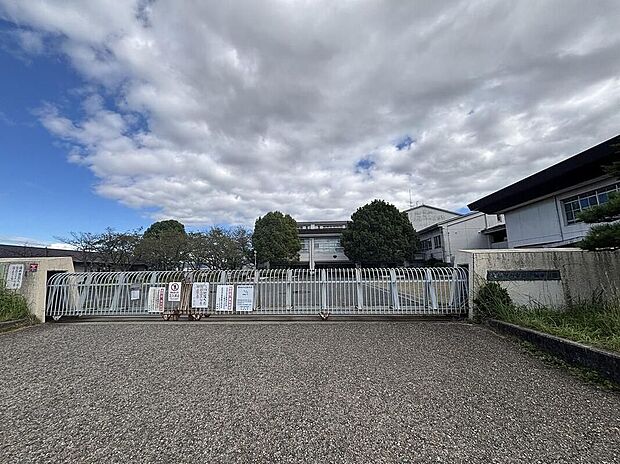 大和郡山市立片桐中学校（約260m）