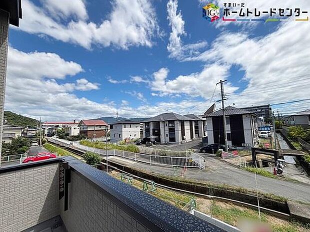 【バルコニーからの眺望】周辺は閑静な住宅地となっております。風通しも良く穏やかな時間をお過ごしいただけます。